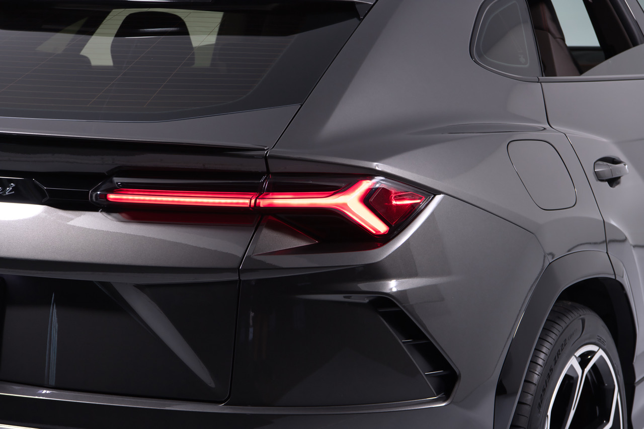 2021 Lamborghini Urus Pearl Capsule - Photo 18