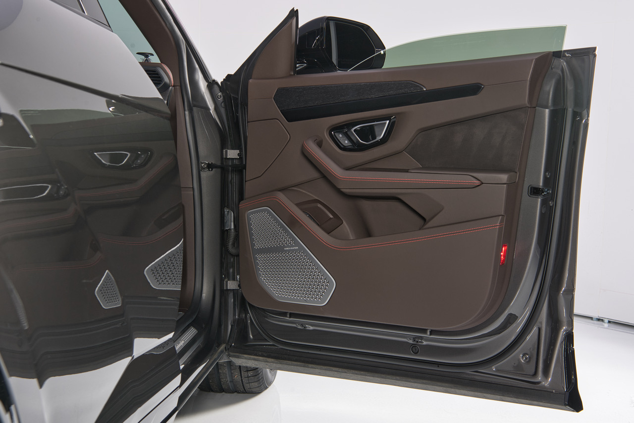 2021 Lamborghini Urus Pearl Capsule - Photo 32