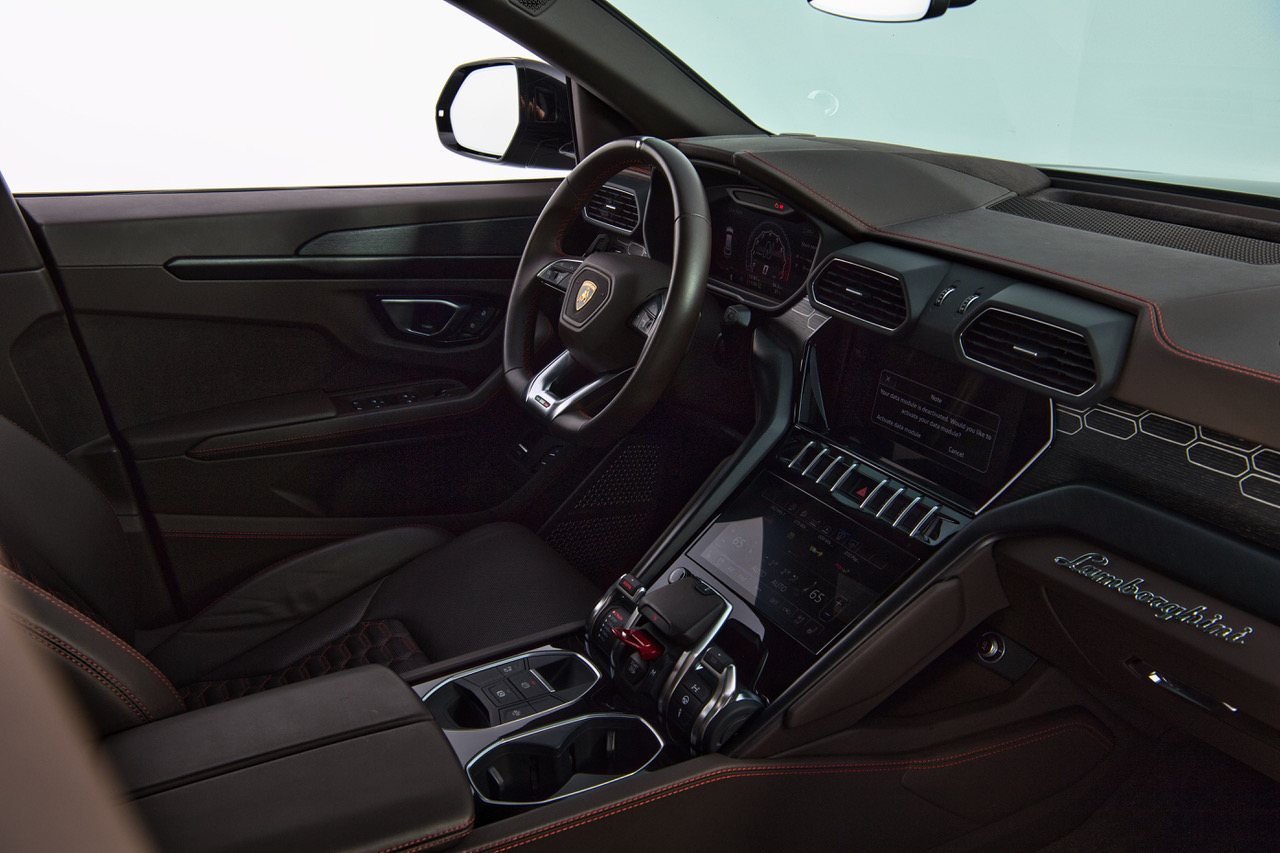 2021 Lamborghini Urus Pearl Capsule - Photo 36