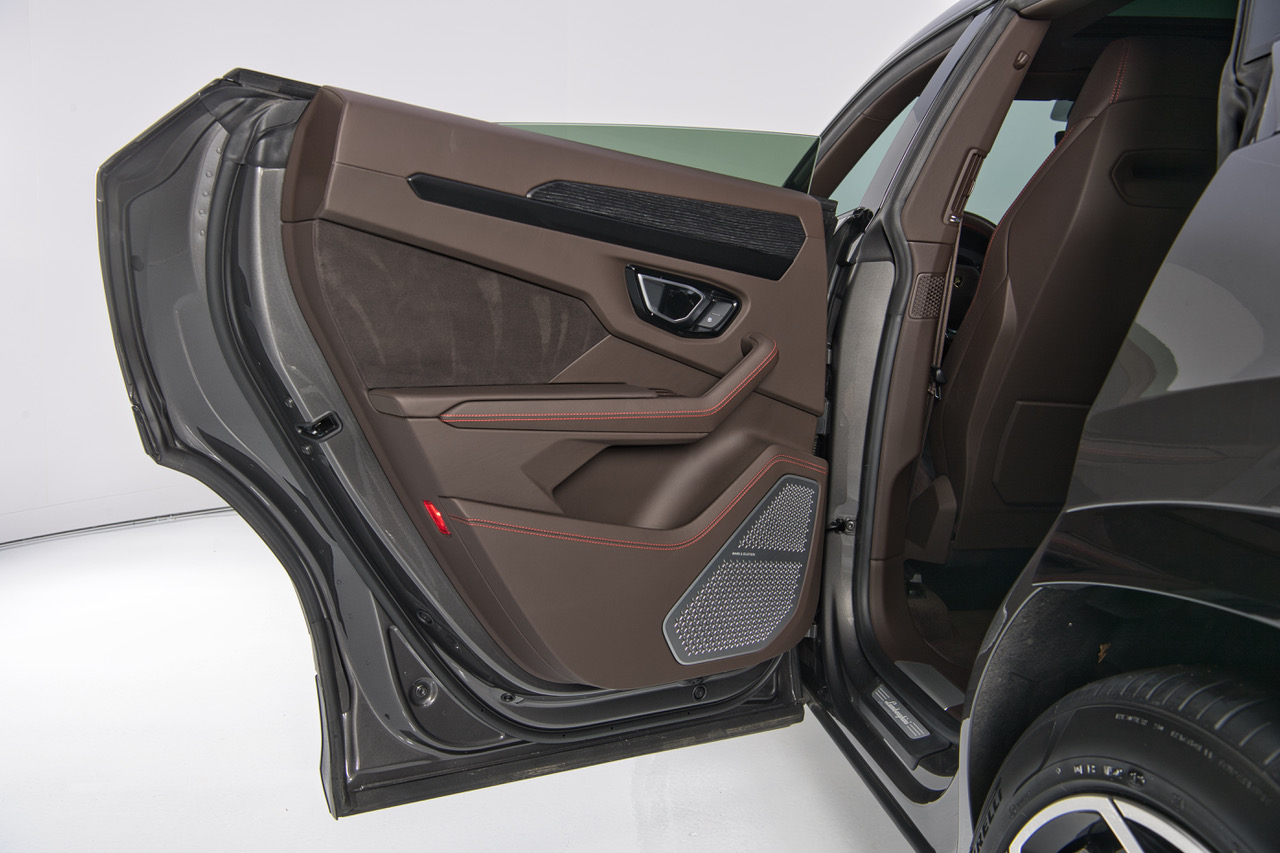 2021 Lamborghini Urus Pearl Capsule - Photo 38