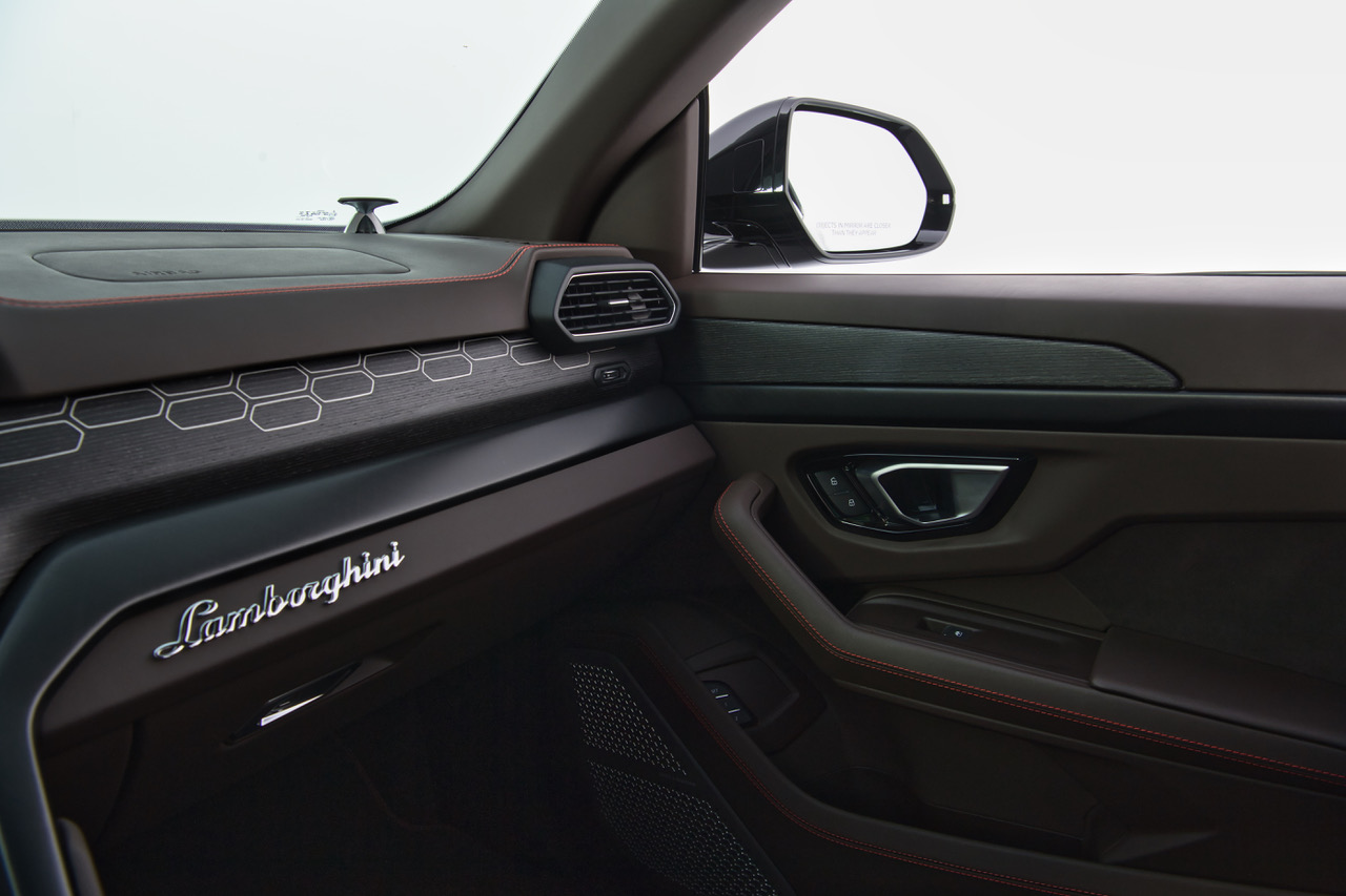 2021 Lamborghini Urus Pearl Capsule - Photo 30