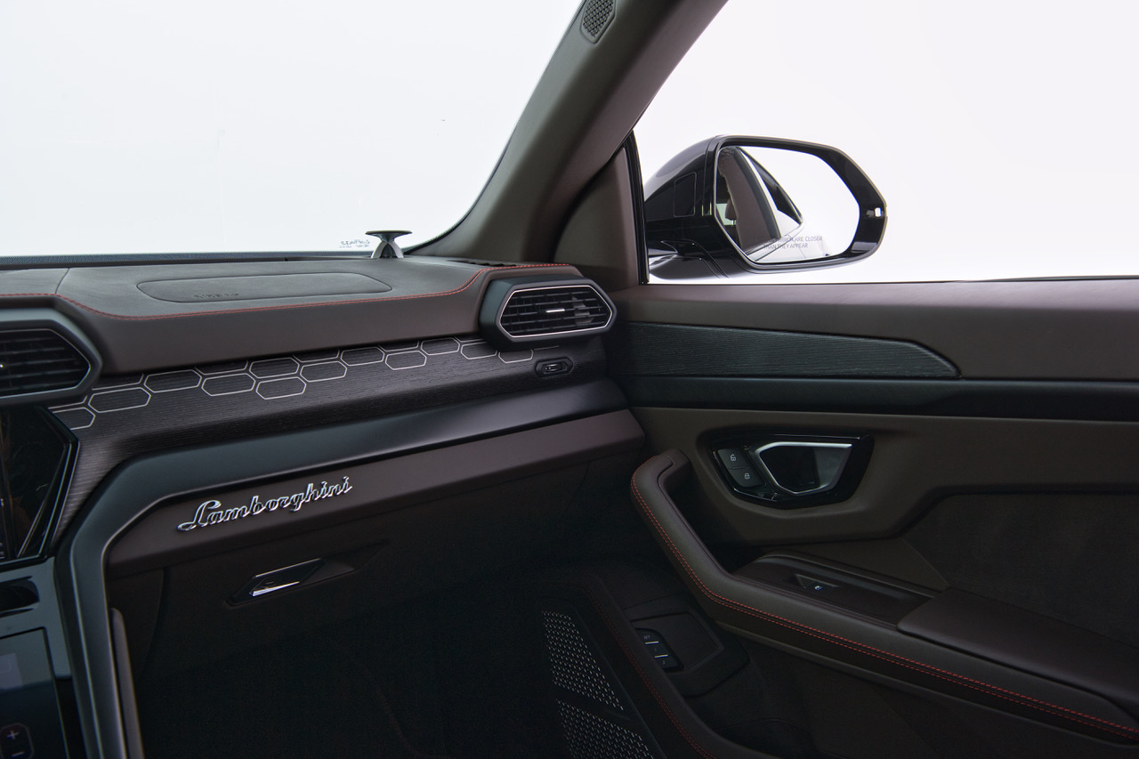 2021 Lamborghini Urus Pearl Capsule - Photo 31